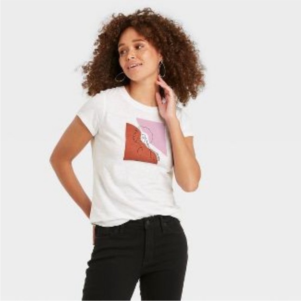 Universal thread White Graphic Tee